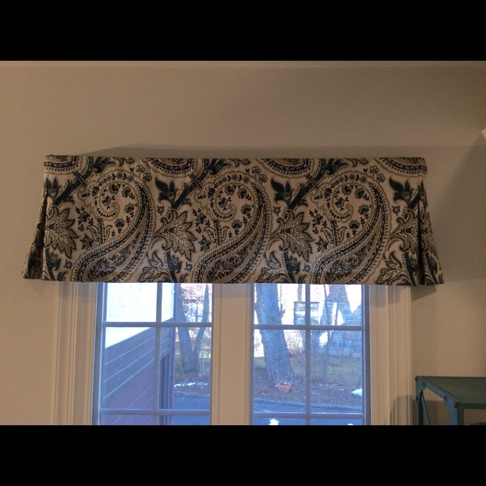 Set of 3 valences